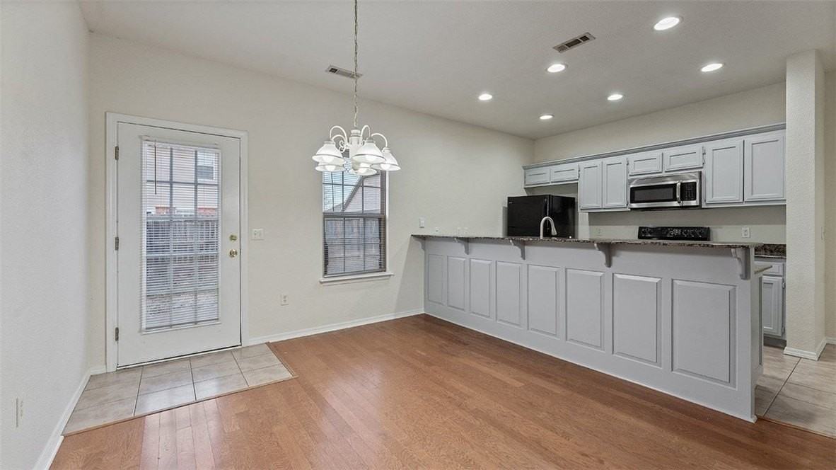 3000 Sw Windrift Ave #1 - Photo 3 of 12