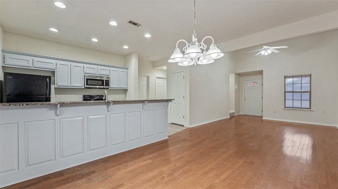 3000 Sw Windrift Ave #1 - Photo 4 of 12