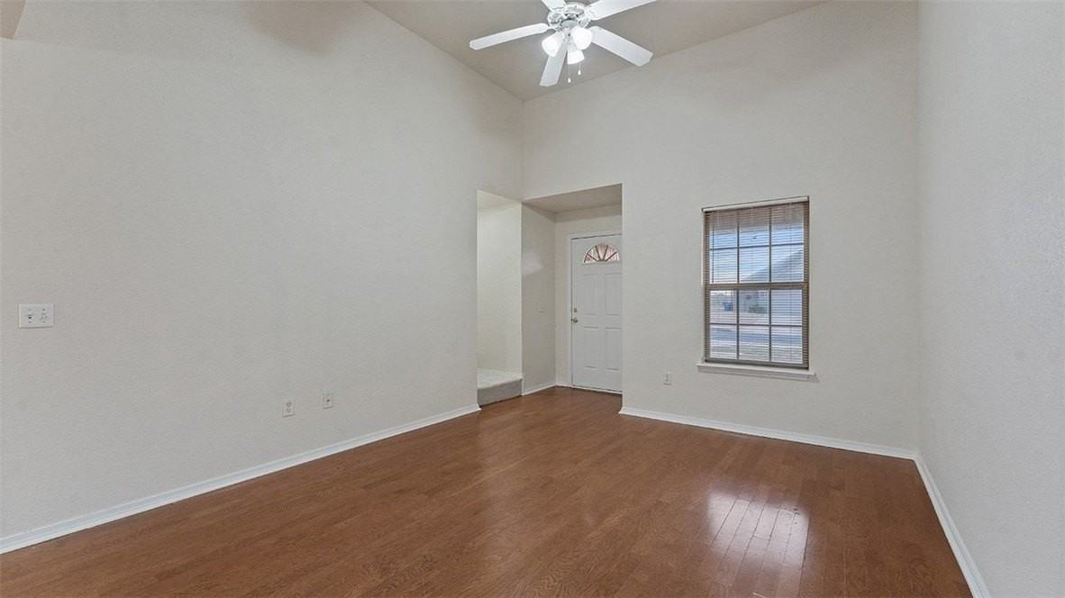 3000 Sw Windrift Ave #1 - Photo 6 of 12