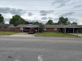 featured image of 1416 W Persimmon St
