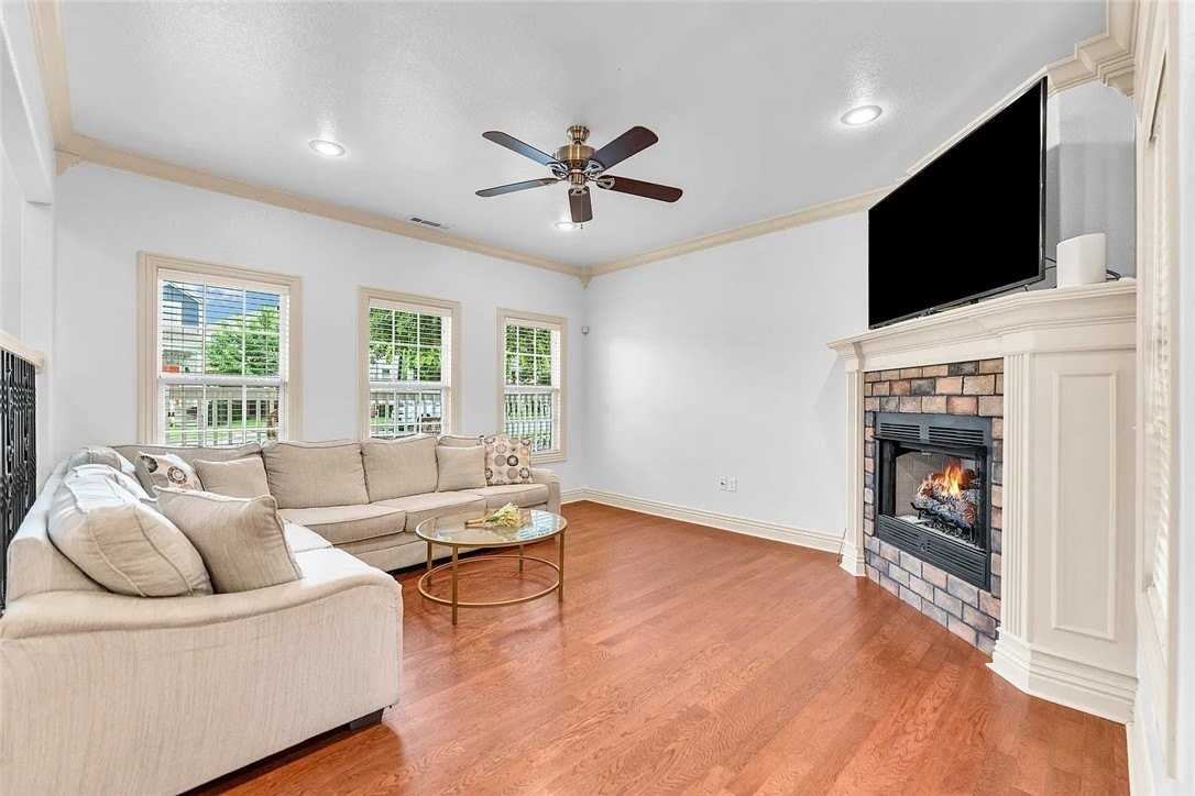 536 N Tennyson Ln - Photo 5 of 13