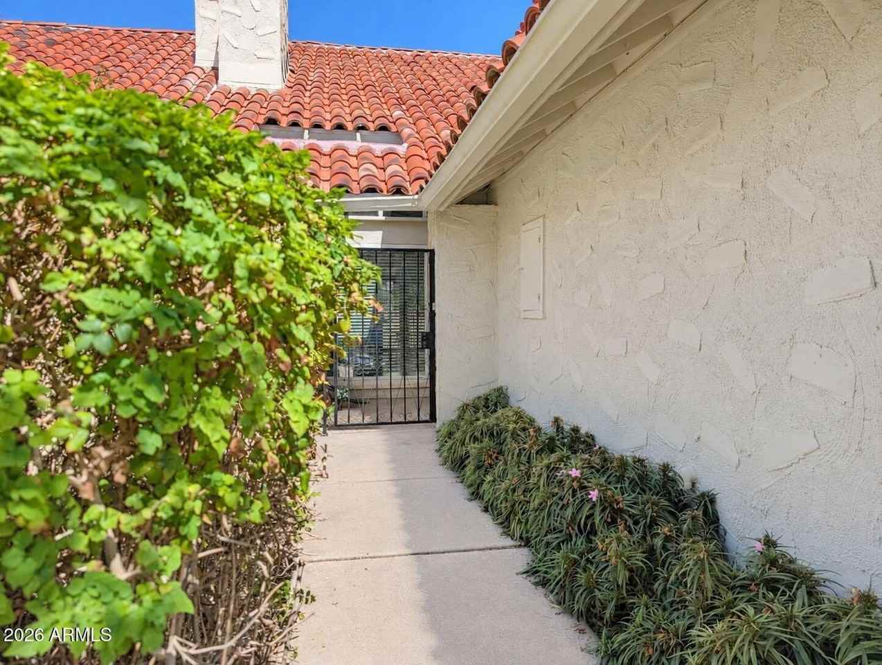 7118 E Buena Terra Way - Photo 4 of 29