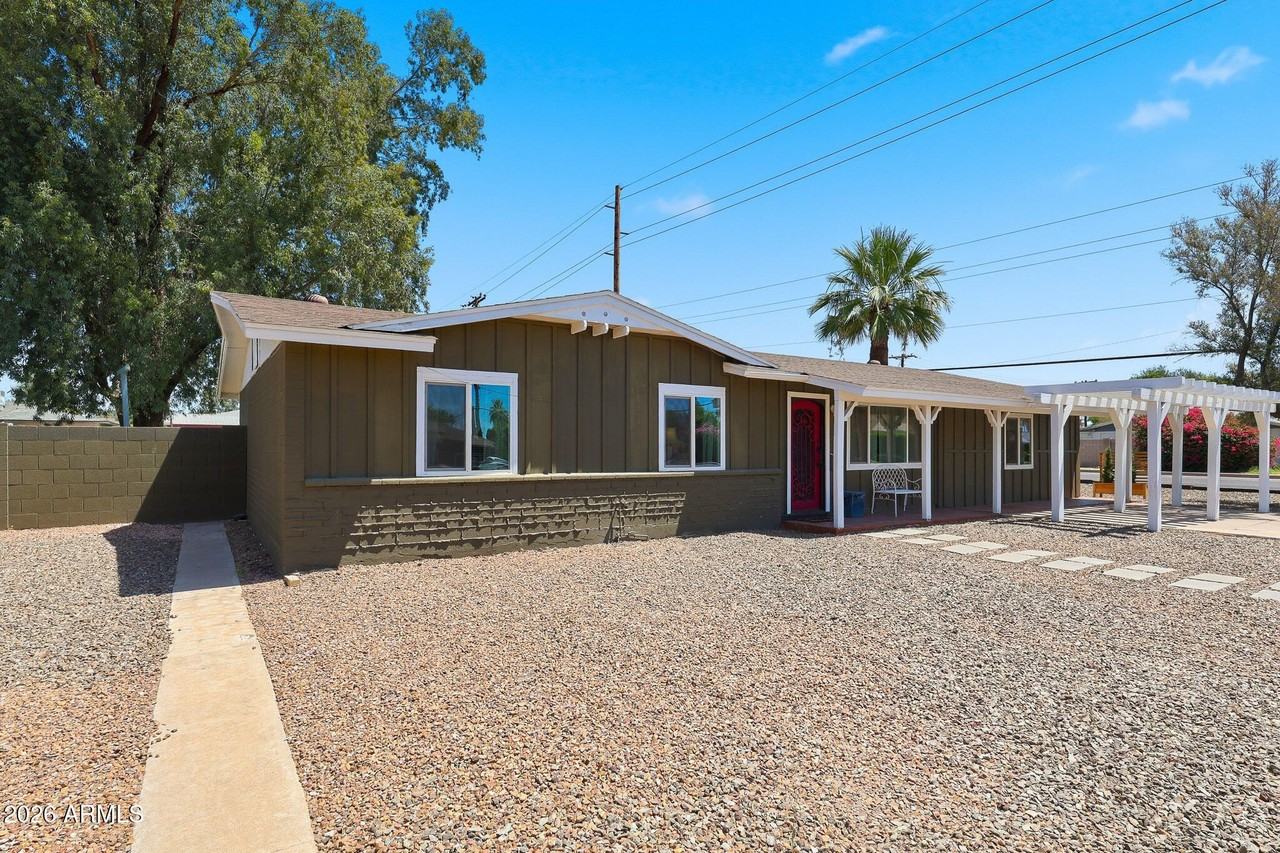 2302 W Berridge Ln - Photo 4 of 33