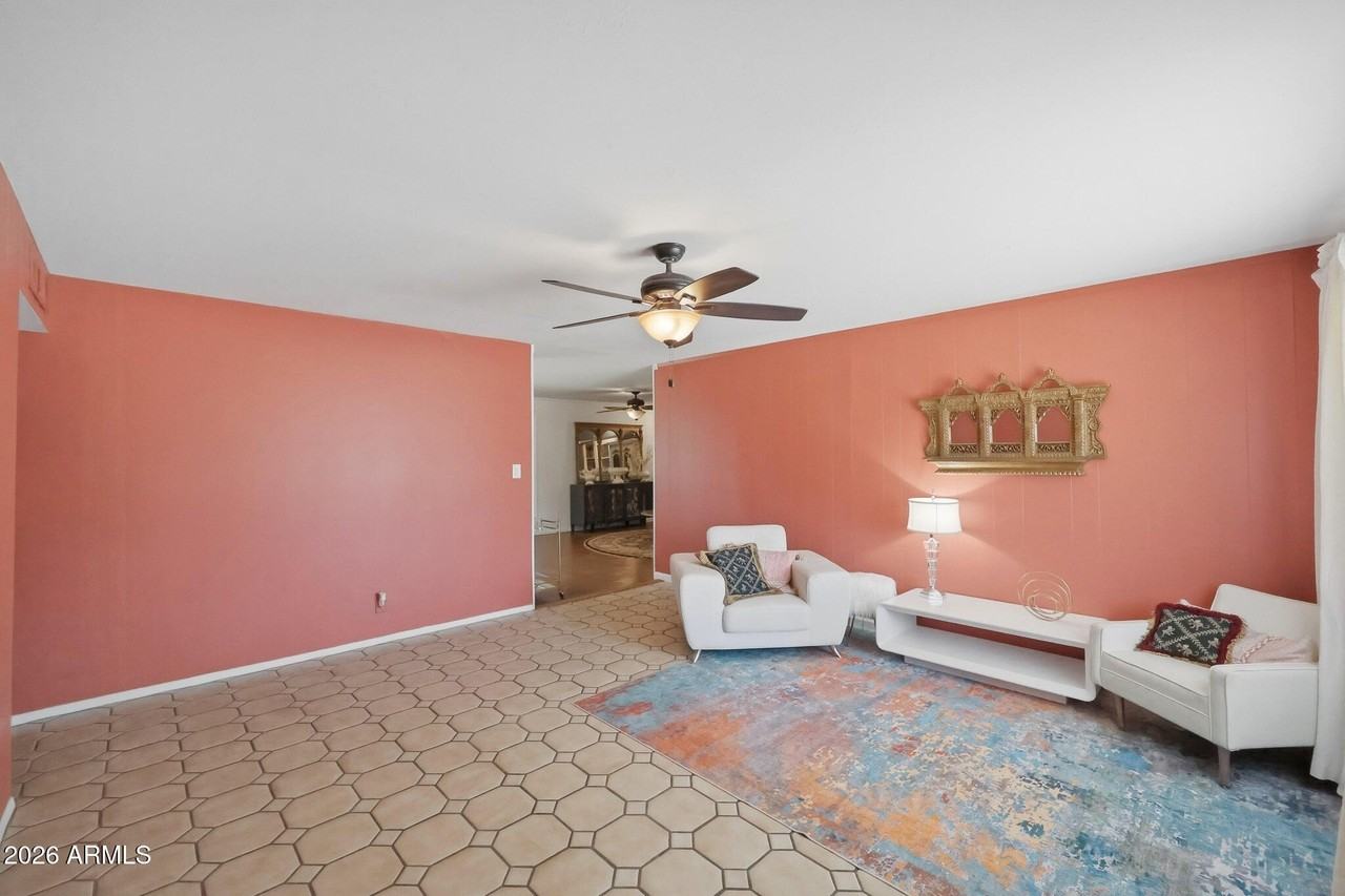 2302 W Berridge Ln - Photo 5 of 33