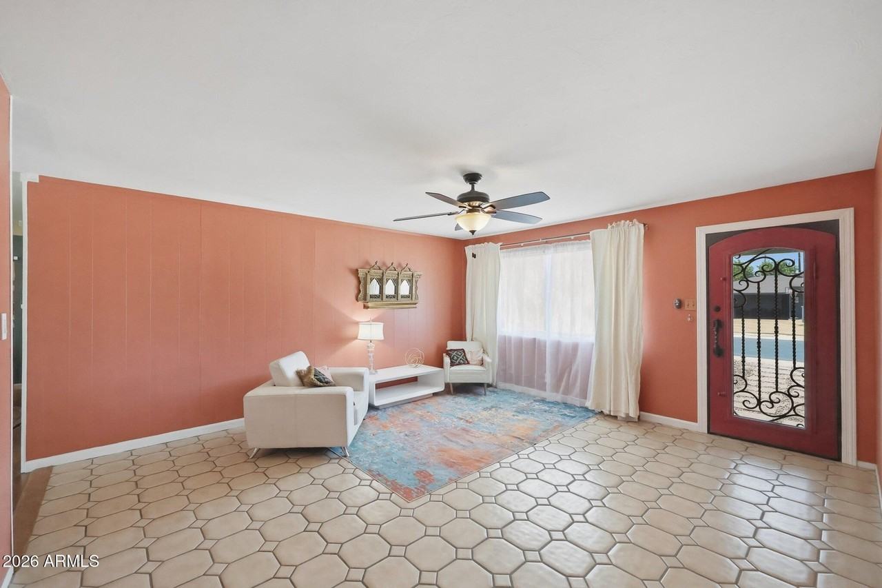 2302 W Berridge Ln - Photo 6 of 33