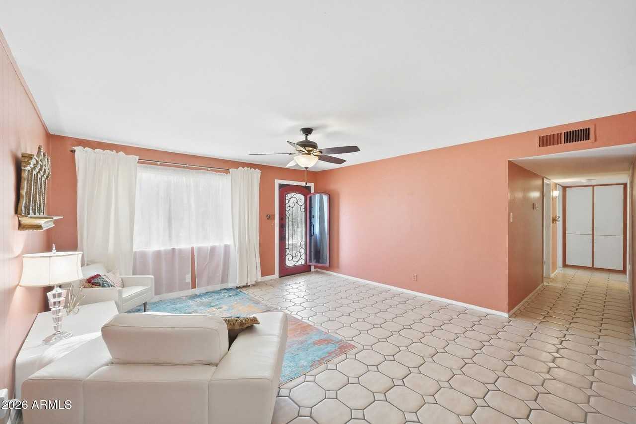 2302 W Berridge Ln - Photo 7 of 33