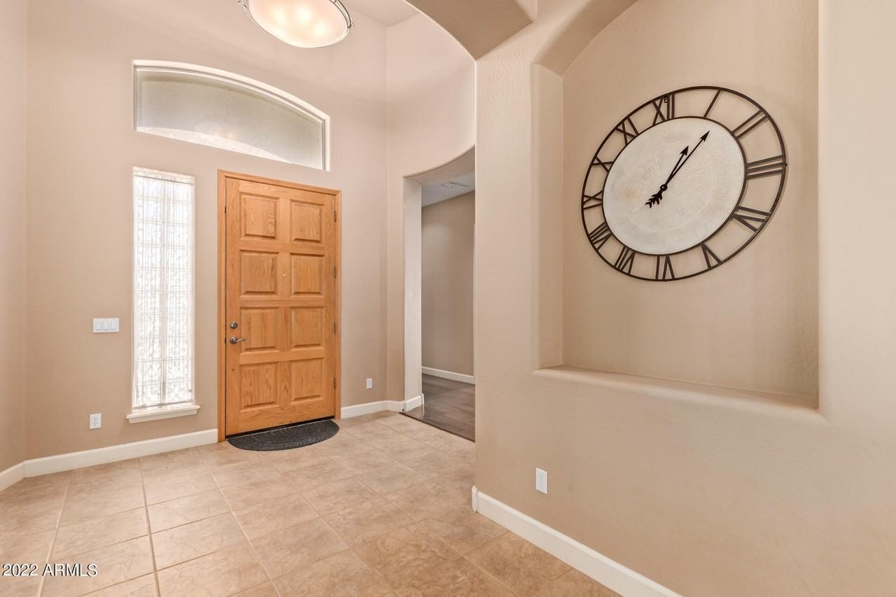 12706 S 176th Ln - Photo 5 of 45