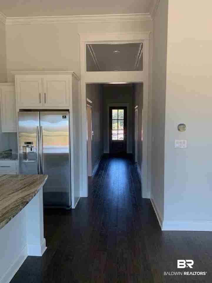 916 Charleston Loop - Photo 2 of 15