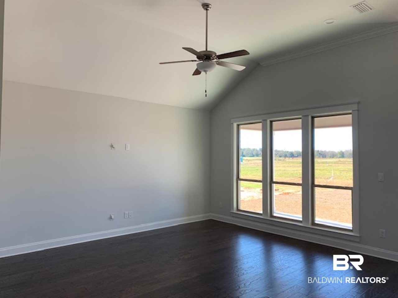 916 Charleston Loop - Photo 3 of 15
