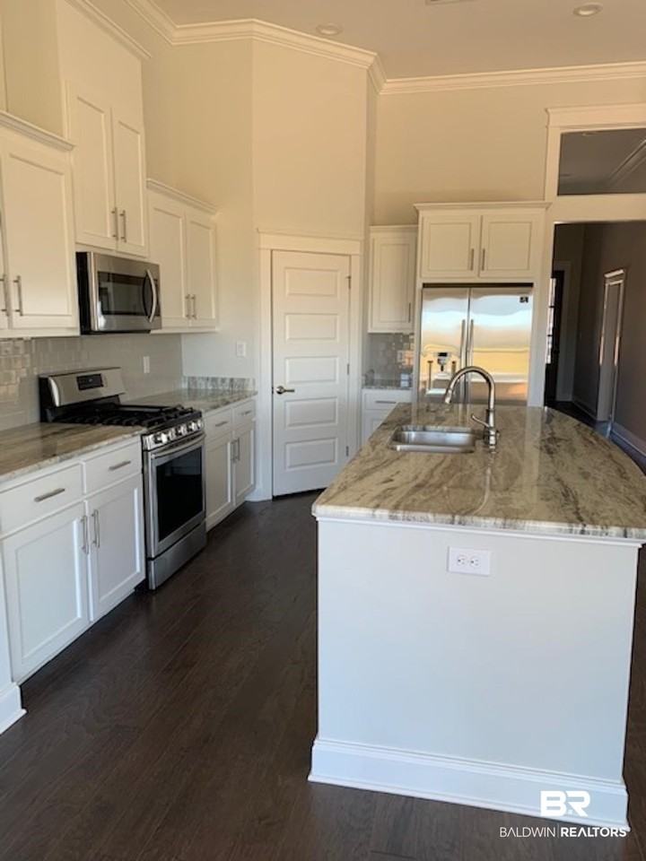 916 Charleston Loop - Photo 5 of 15