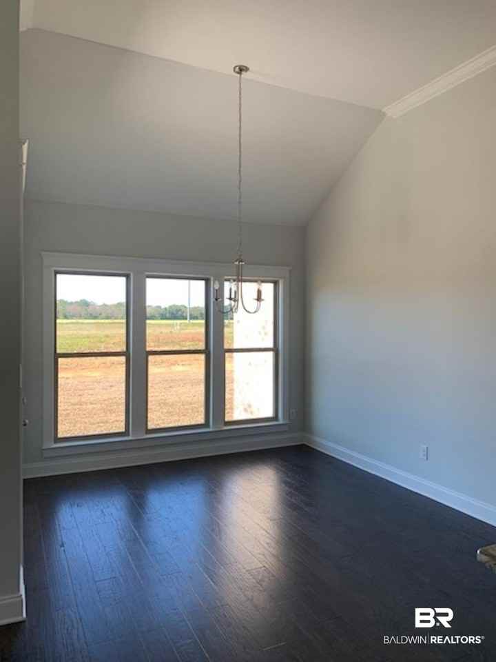 916 Charleston Loop - Photo 6 of 15