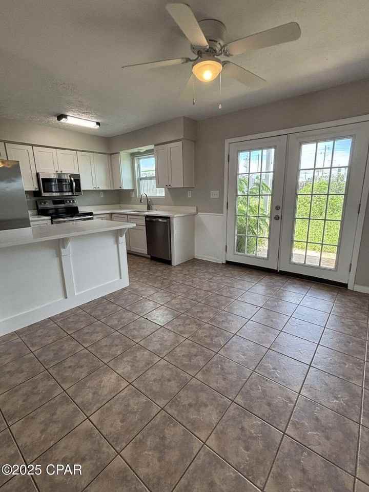 8003 Beach Dr #B - Photo 2 of 7