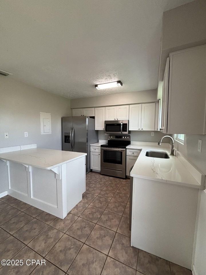 8003 Beach Dr #B - Photo 3 of 7