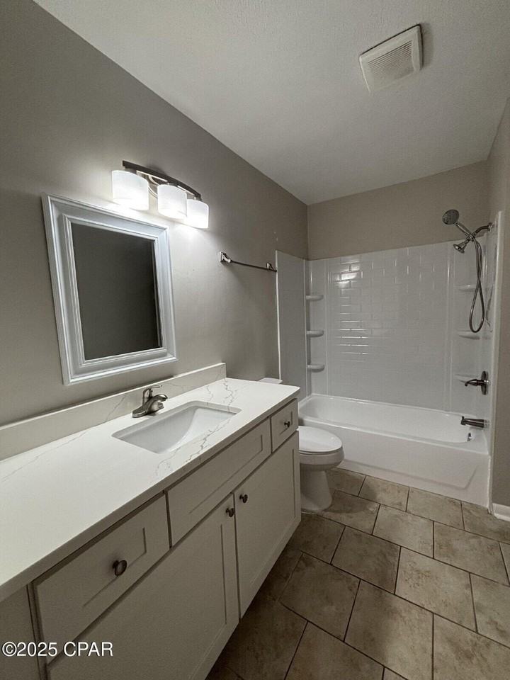 8003 Beach Dr #B - Photo 4 of 7