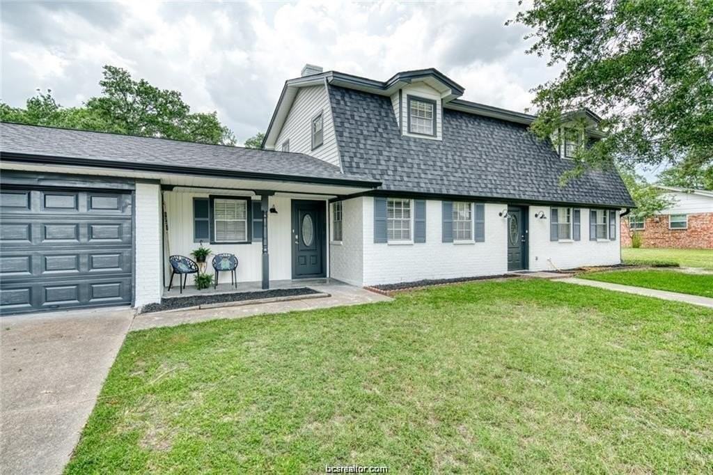 1221 S Ridgefield Cir - Photo 3 of 21
