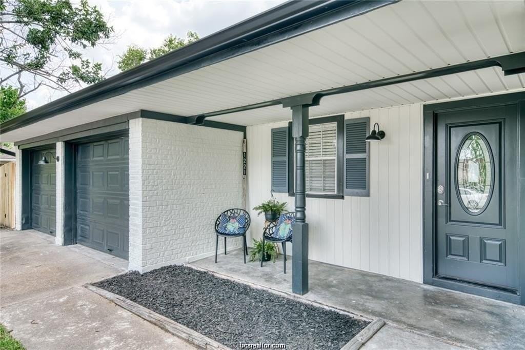 1221 S Ridgefield Cir - Photo 4 of 21