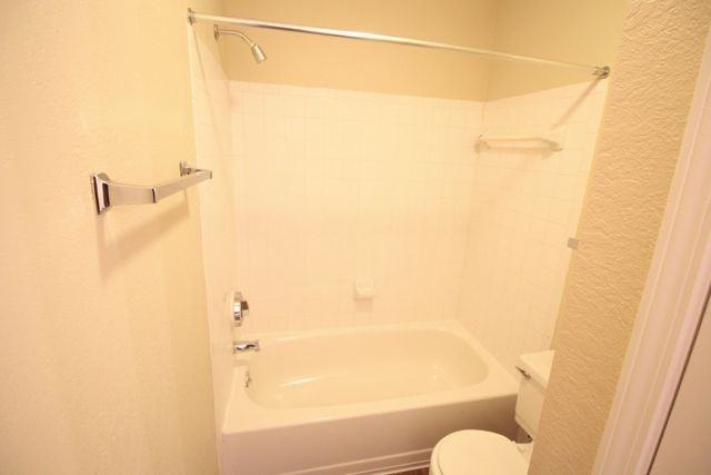 9821 Wornall Rd - Photo 6 of 20