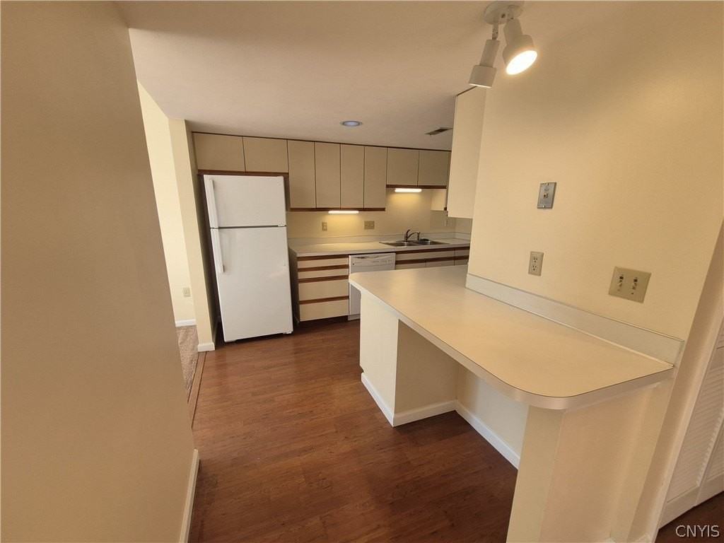 435 Summerhaven Dr N - Photo 4 of 19