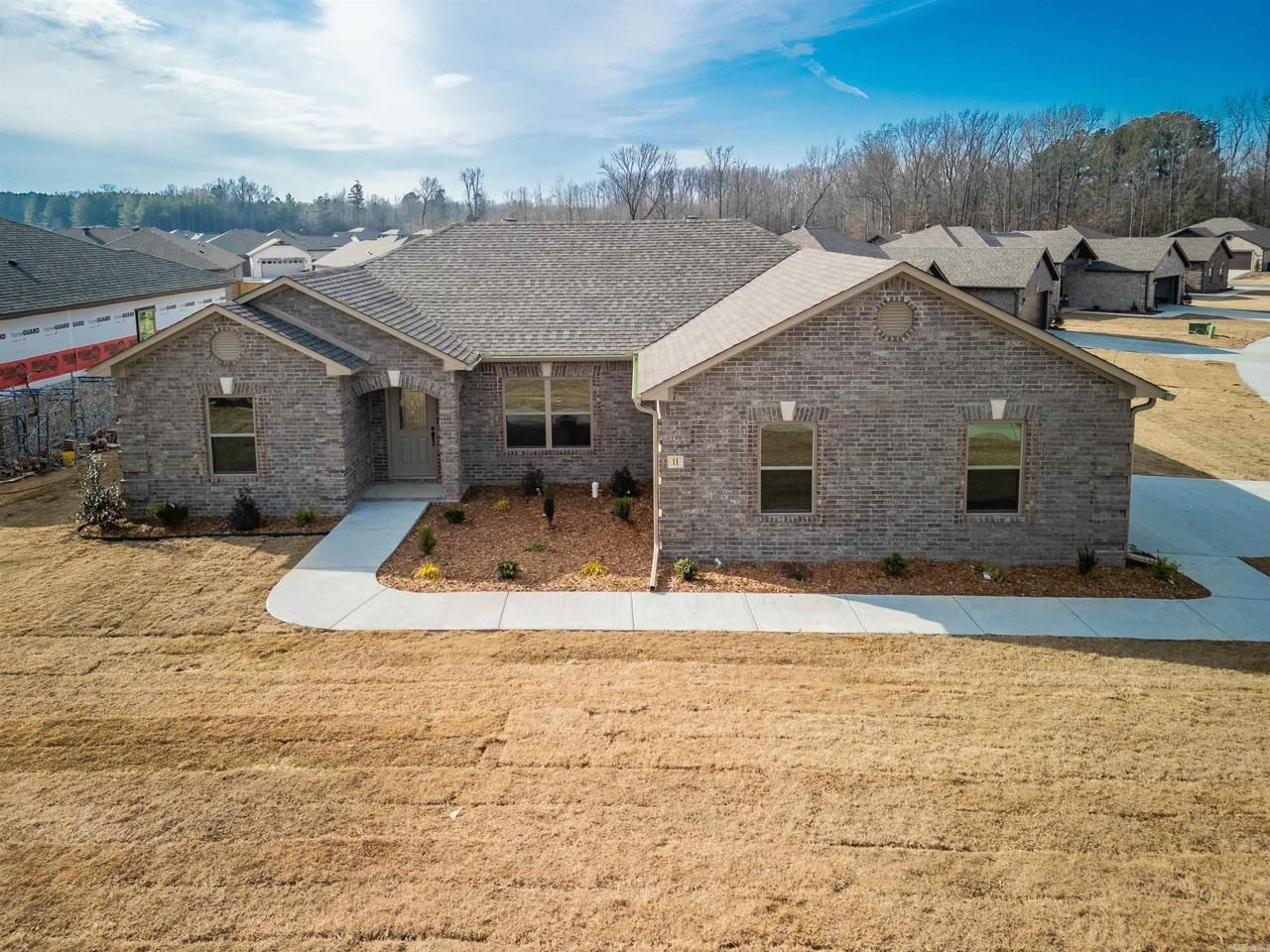 11 Aberdeen Dr - Photo 3 of 45