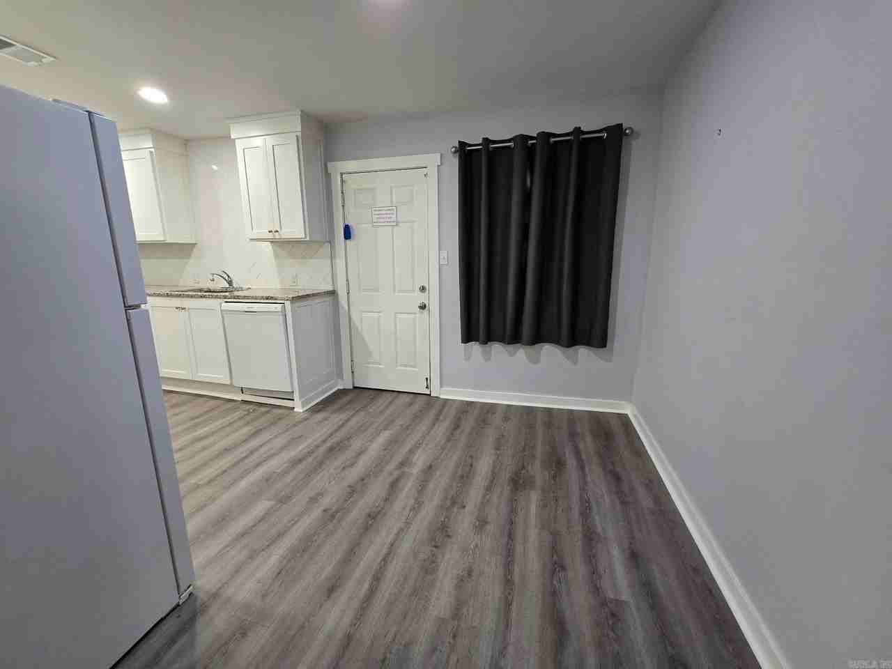 302 N Lincoln St - Photo 4 of 11