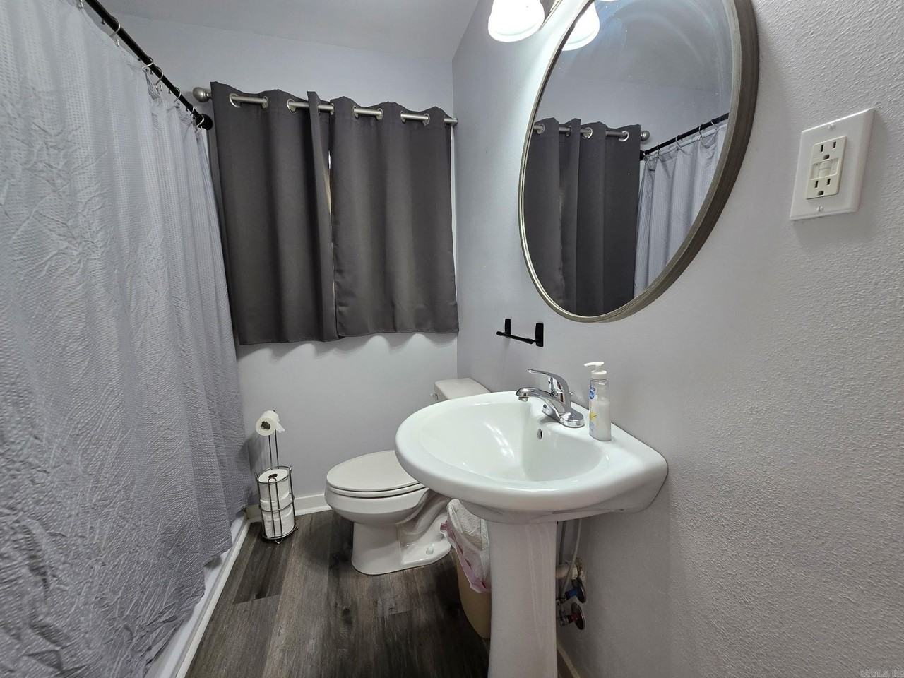 302 N Lincoln St - Photo 6 of 11