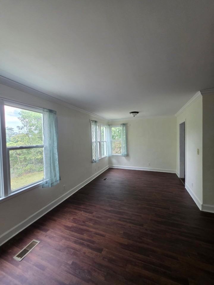3007 Fox Dr - Photo 4 of 15