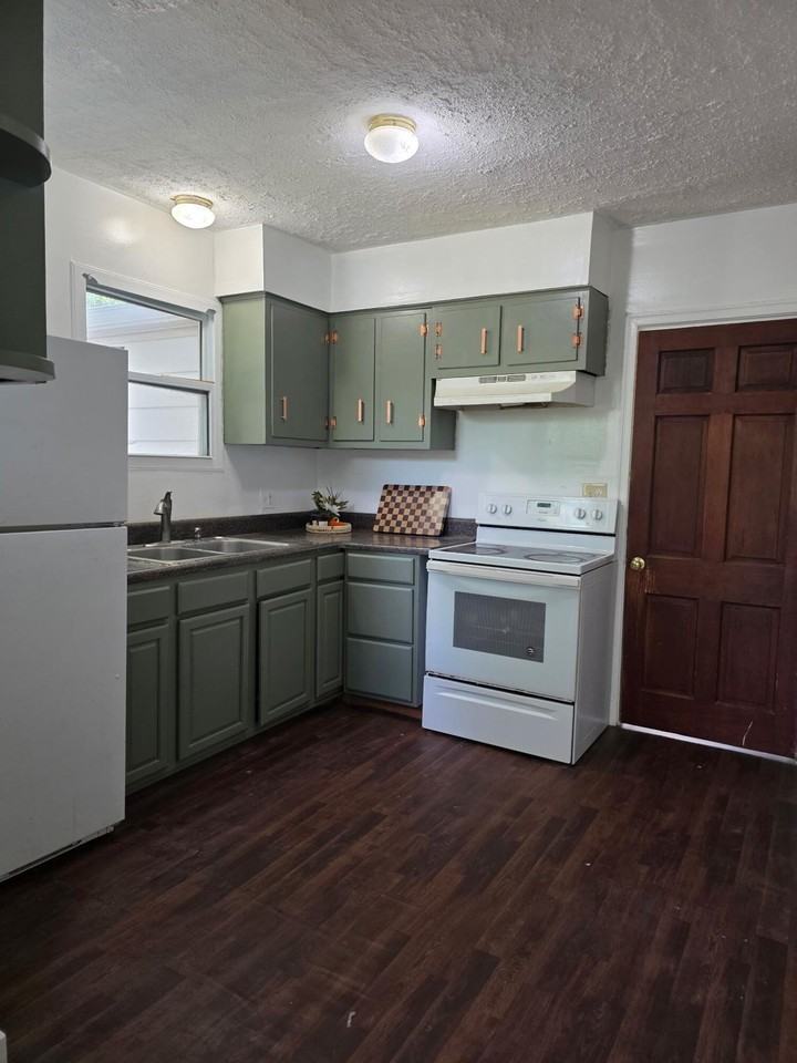 3007 Fox Dr - Photo 5 of 15