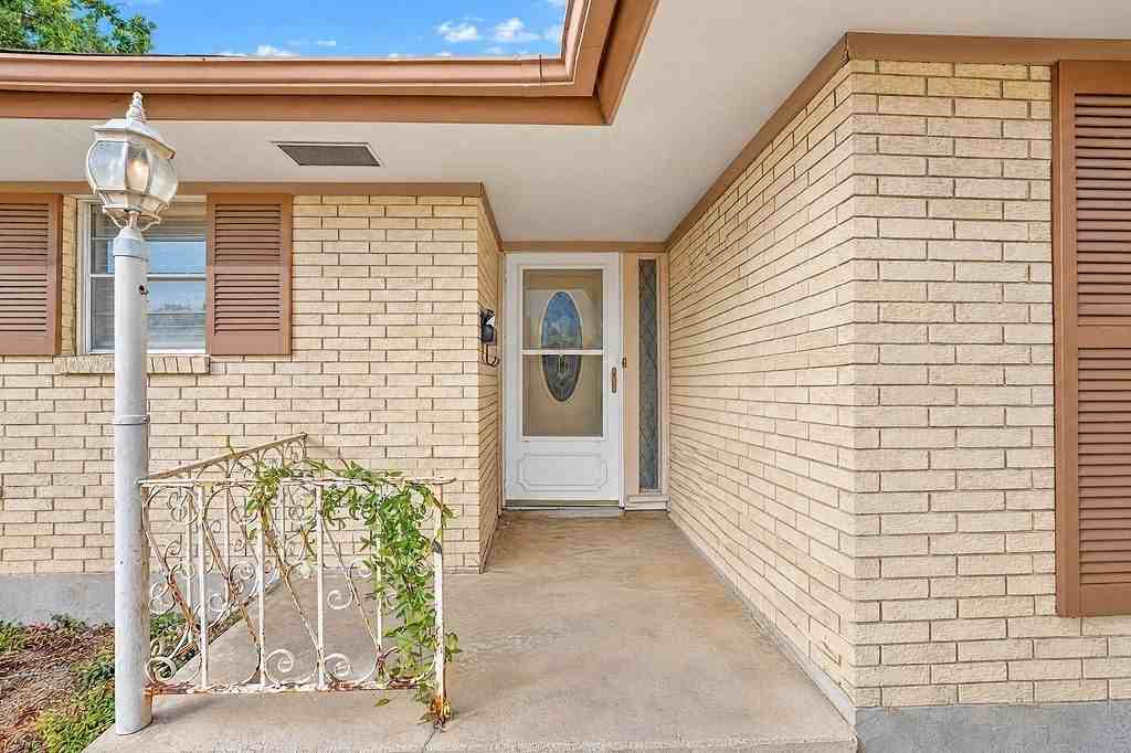 4650 Janssen Dr - Photo 2 of 14