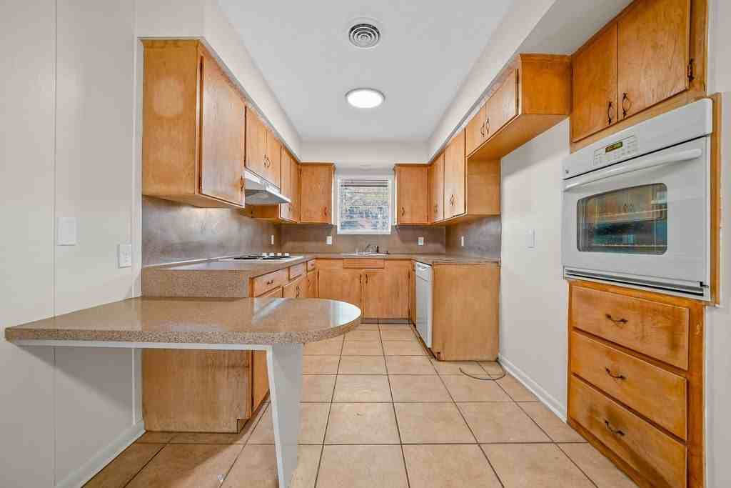 4650 Janssen Dr - Photo 5 of 14