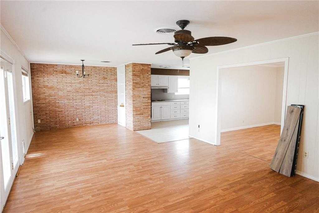 442 Haroldson Dr - Photo 3 of 18