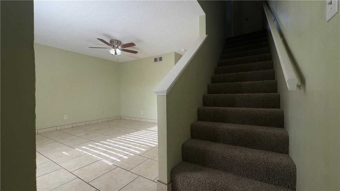 7225 Owen Ct #B - Photo 3 of 21