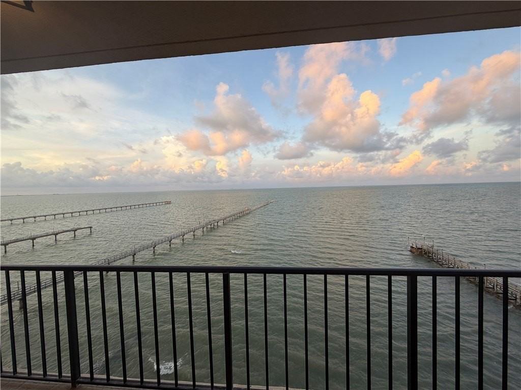 4350 Ocean Dr - Photo 4 of 30