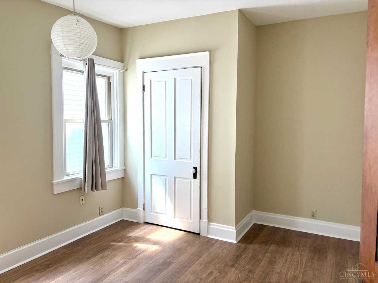 2242 Victor St - Photo 7 of 15