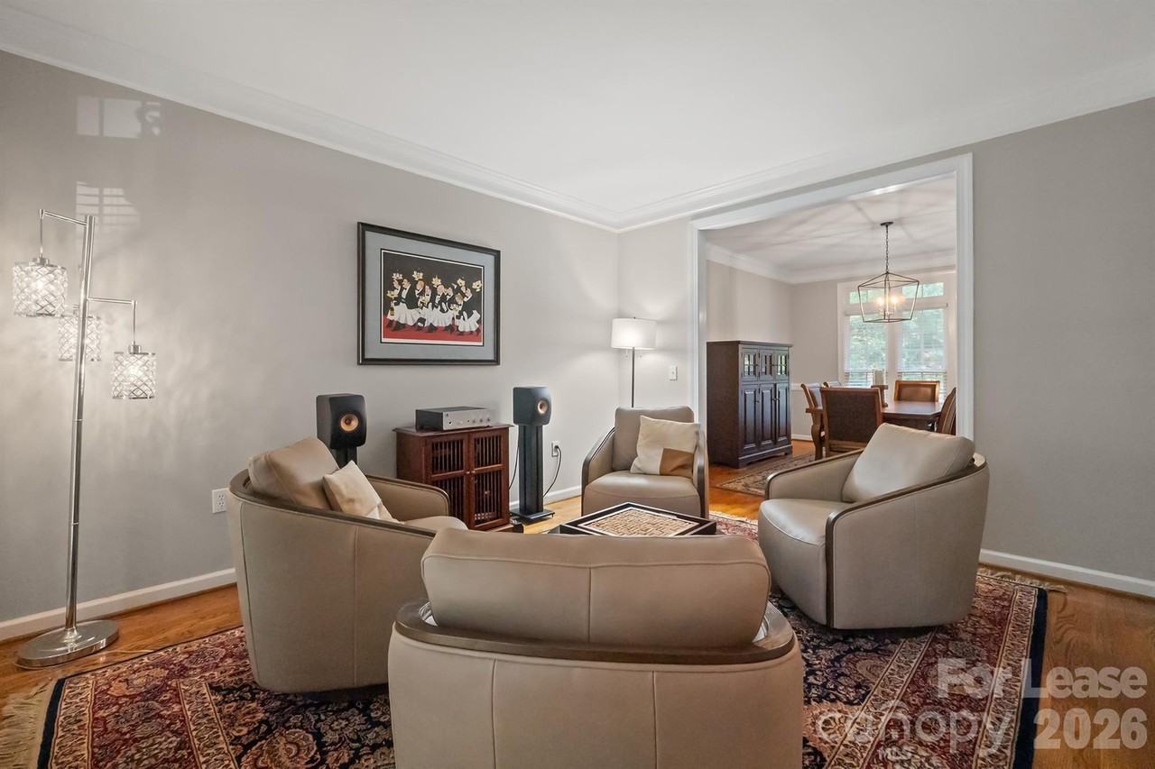 12428 Willingdon Rd - Photo 3 of 43