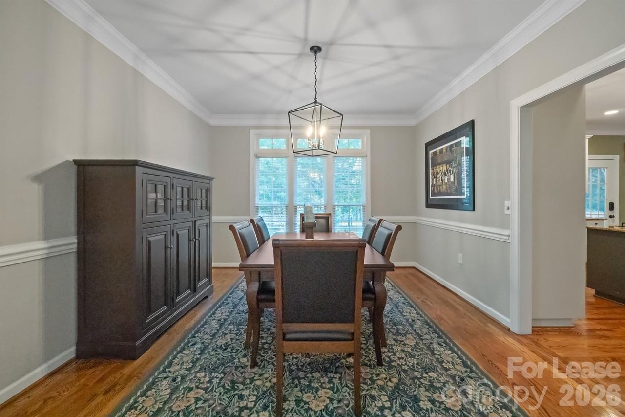 12428 Willingdon Rd - Photo 4 of 43