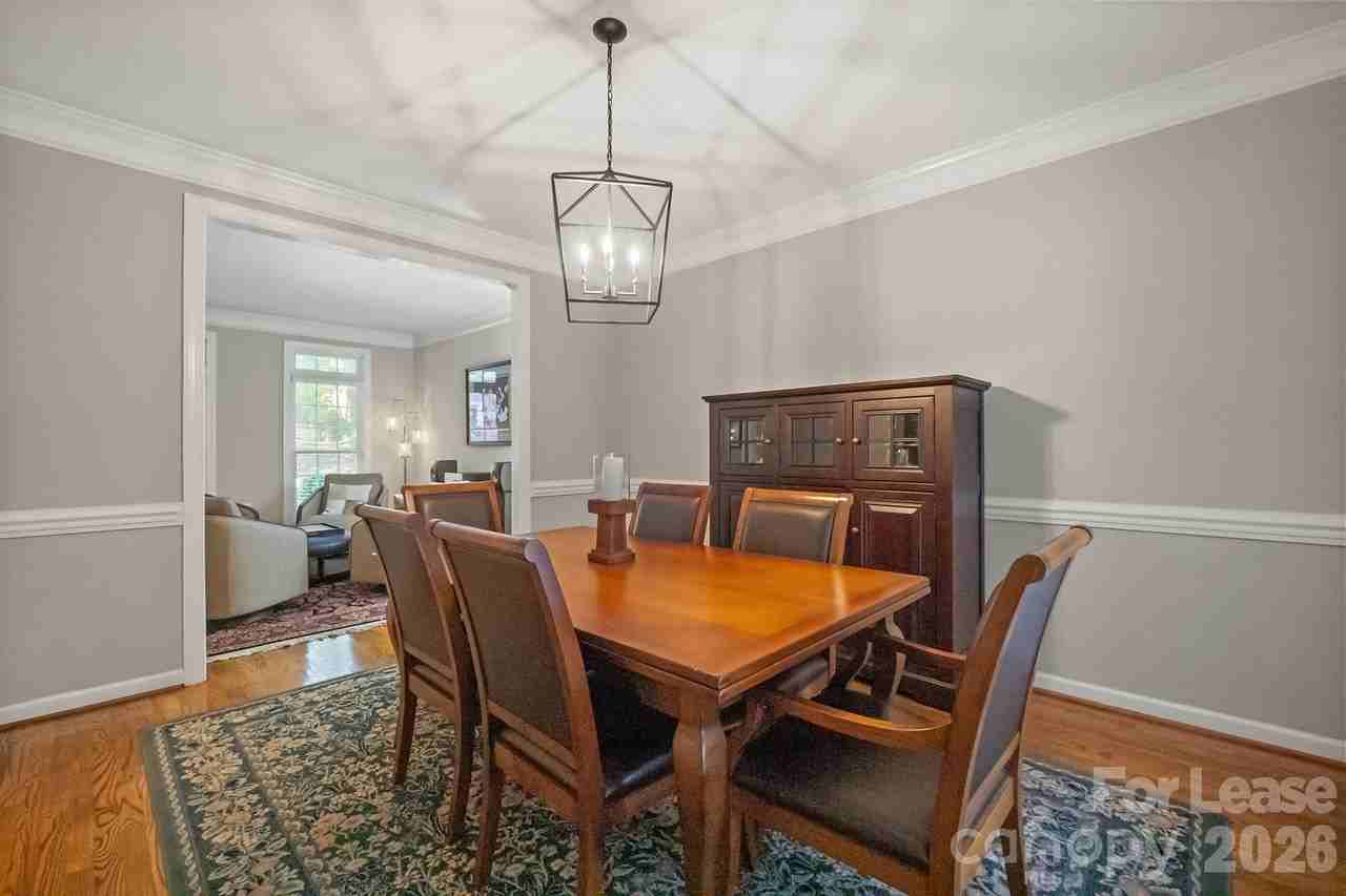 12428 Willingdon Rd - Photo 5 of 43