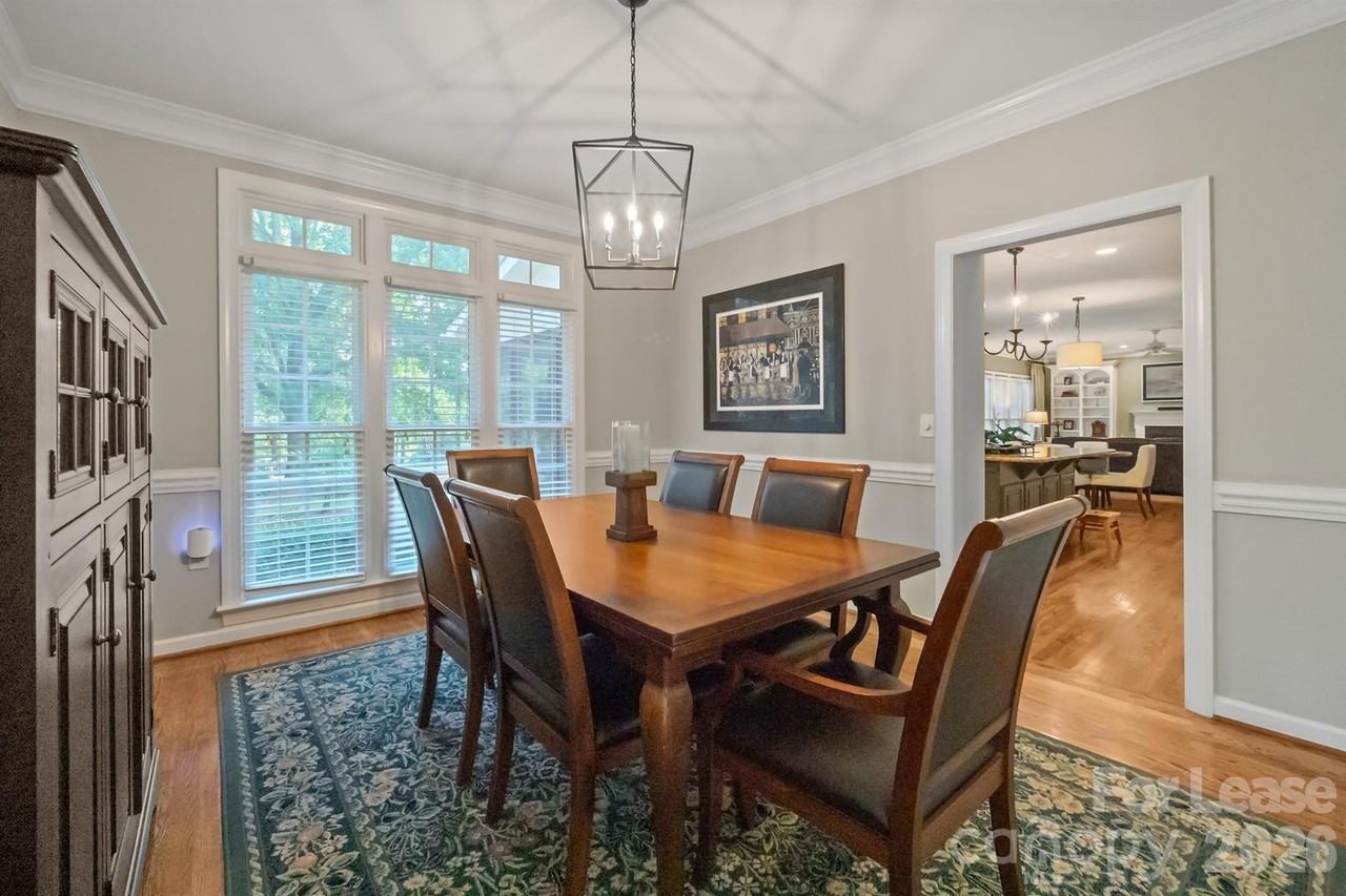 12428 Willingdon Rd - Photo 6 of 43