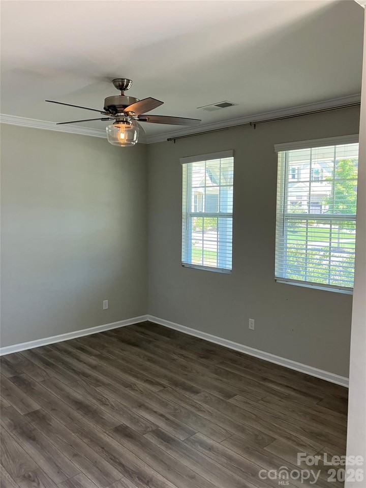 10421 Bluejack Oak Ct - Photo 3 of 32