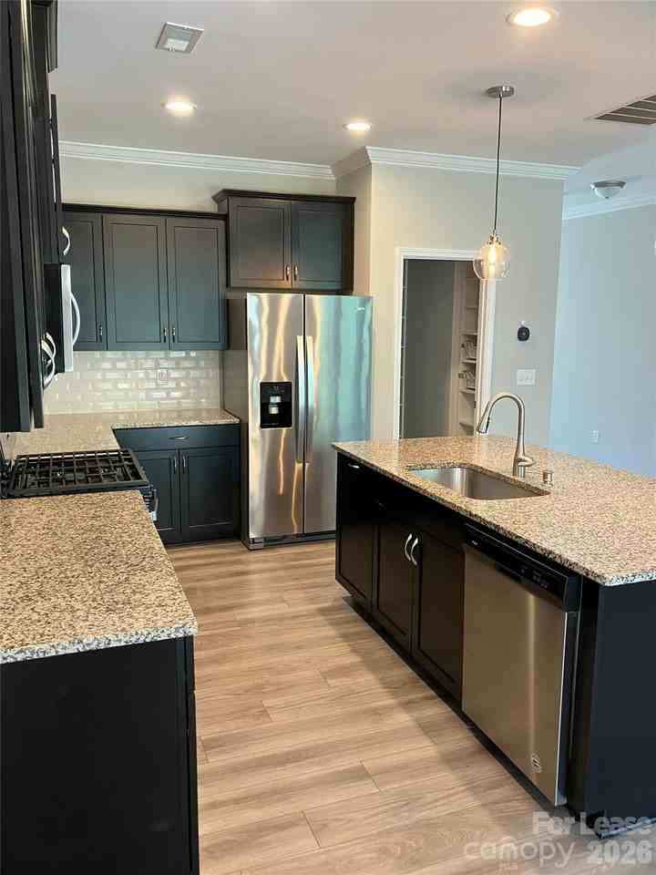 10421 Bluejack Oak Ct - Photo 5 of 32