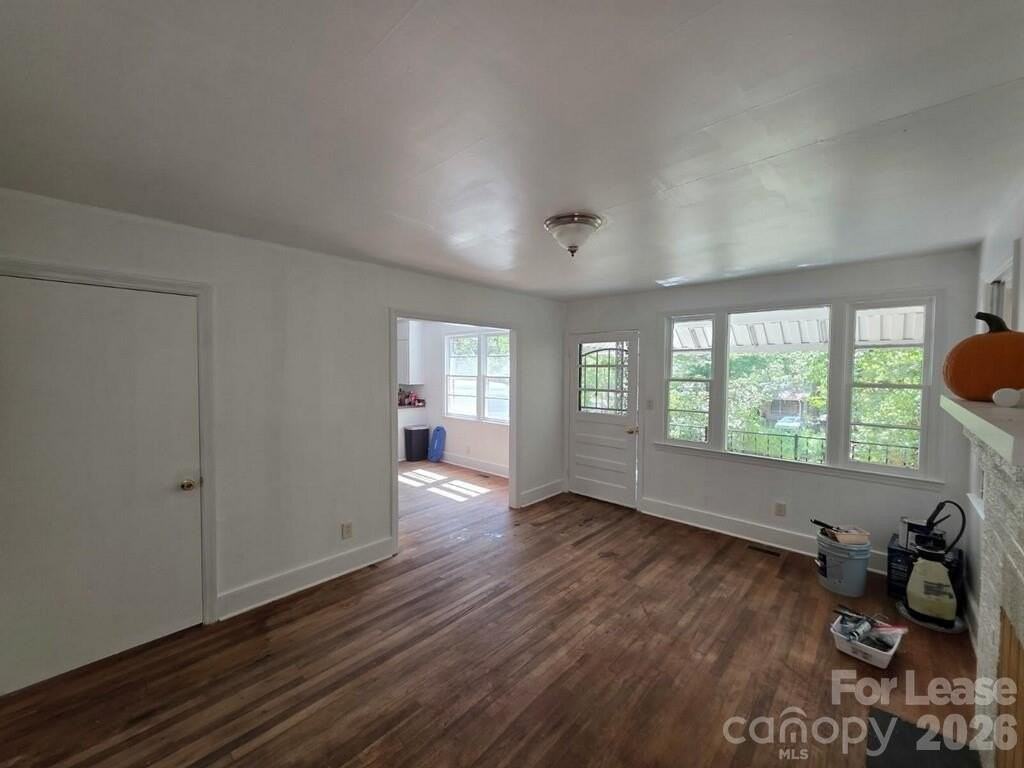 123 Larchwood Dr - Photo 2 of 5