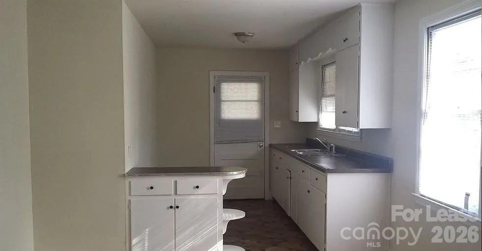 123 Larchwood Dr - Photo 4 of 5
