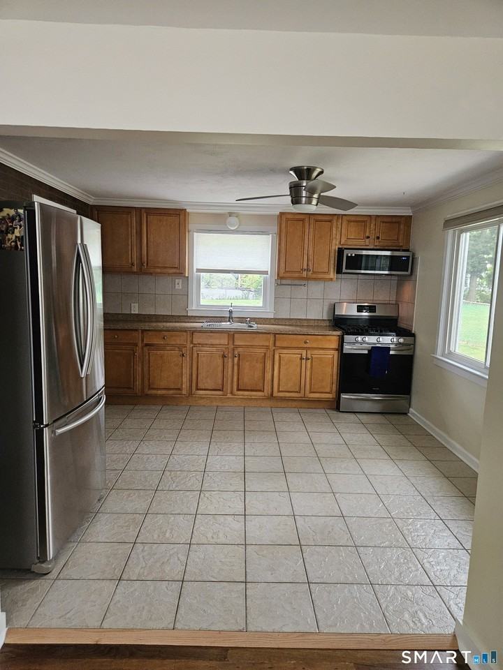 42 Mclaughlin Ter - Photo 4 of 11
