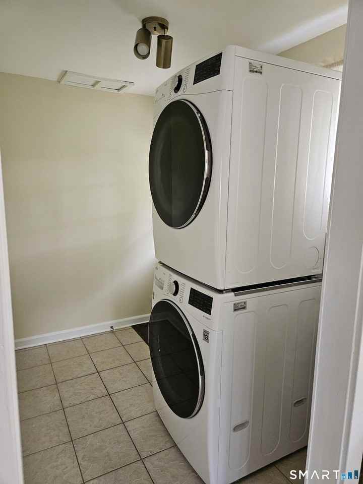42 Mclaughlin Ter - Photo 5 of 11