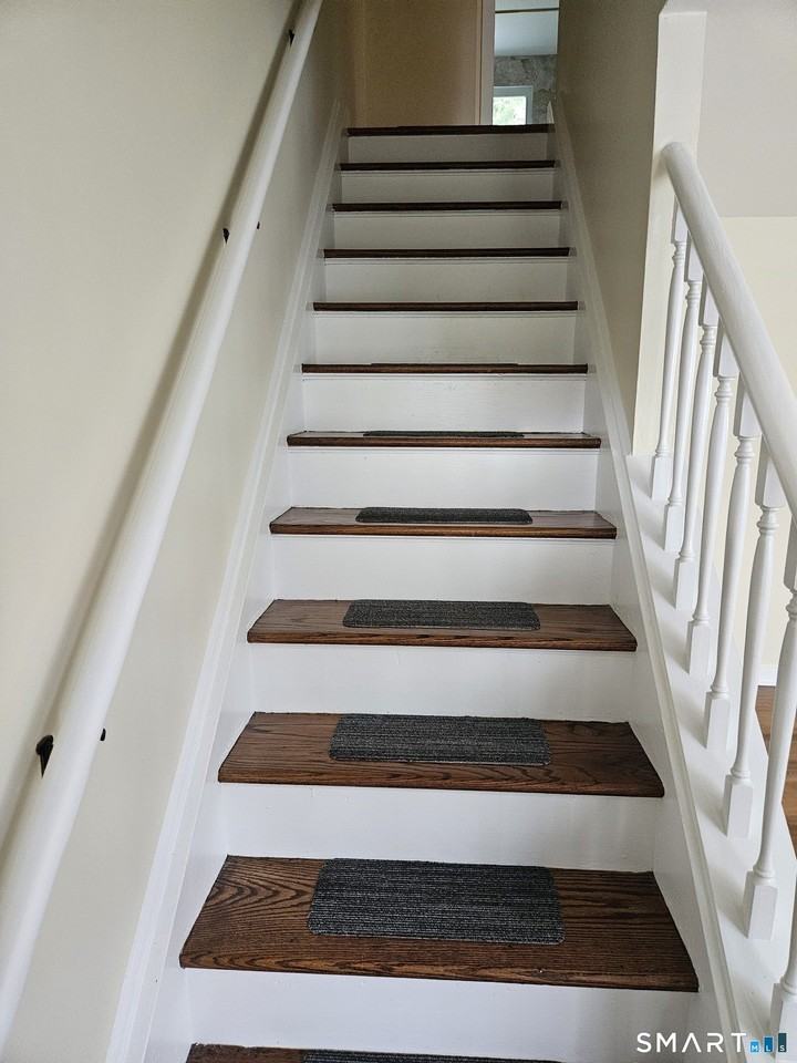 42 Mclaughlin Ter - Photo 6 of 11