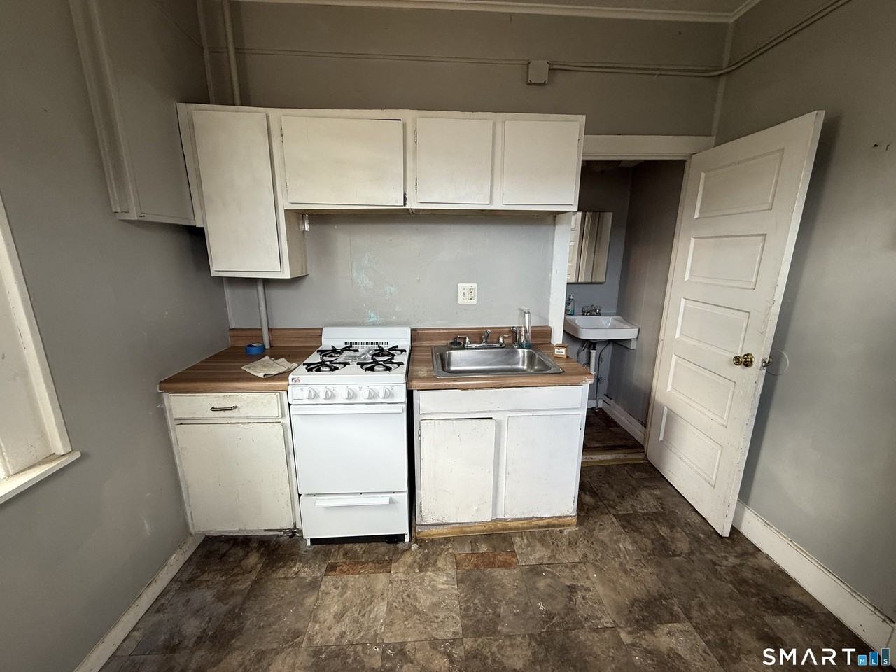 100 Laurel St - Photo 2 of 9