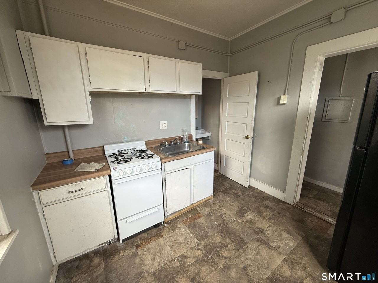 100 Laurel St - Photo 4 of 9