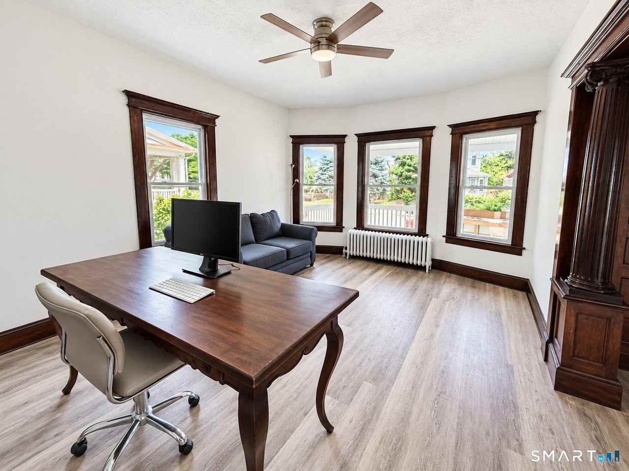 695 Laurel Ave - Photo 3 of 8