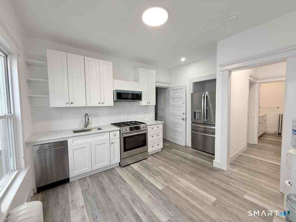 695 Laurel Ave - Photo 4 of 8