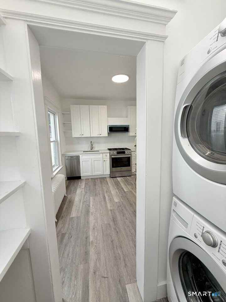 695 Laurel Ave - Photo 5 of 8