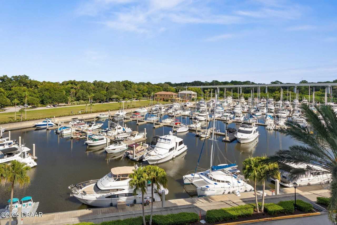 102 Yacht Harbor Dr #567 - Photo 4 of 50
